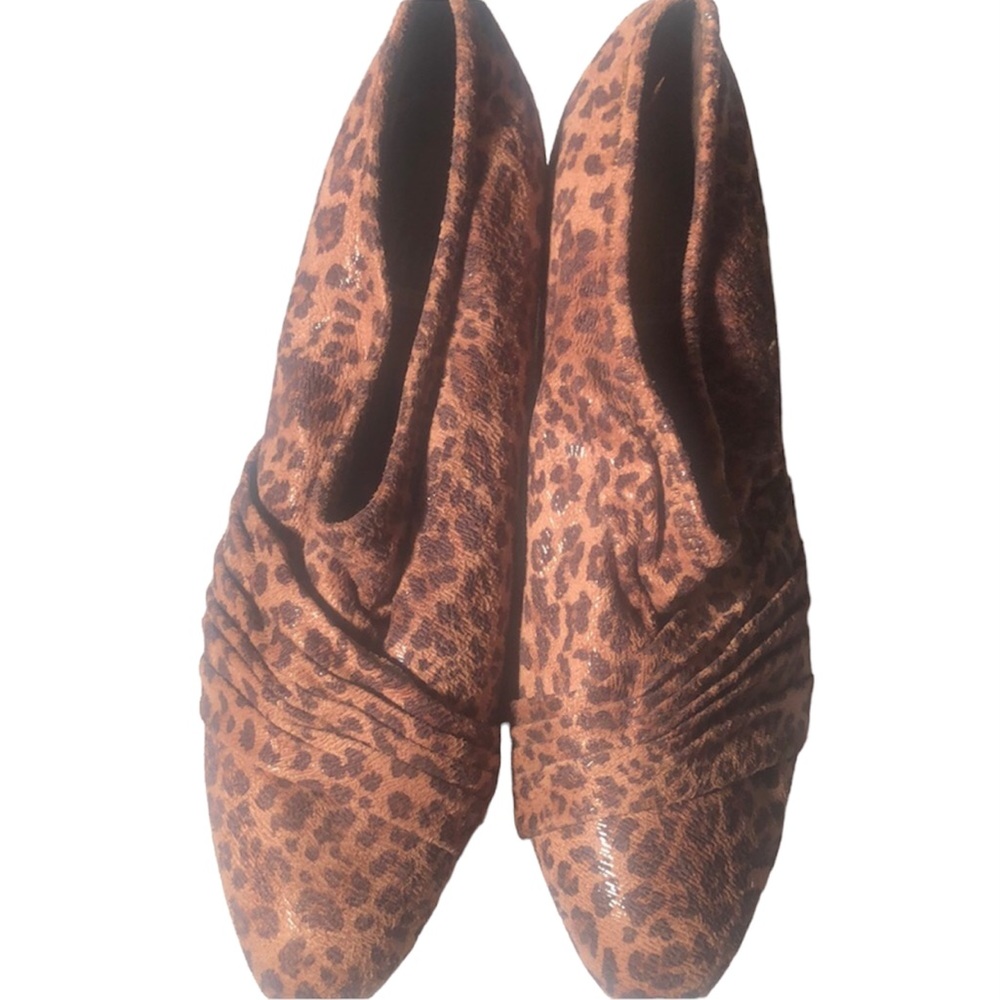 Womanโs IMPO ankle heel animal print booties comfort size 8.5 m w